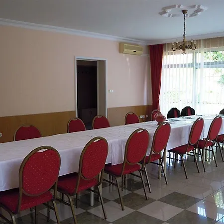 Hotel Platan Debreţin